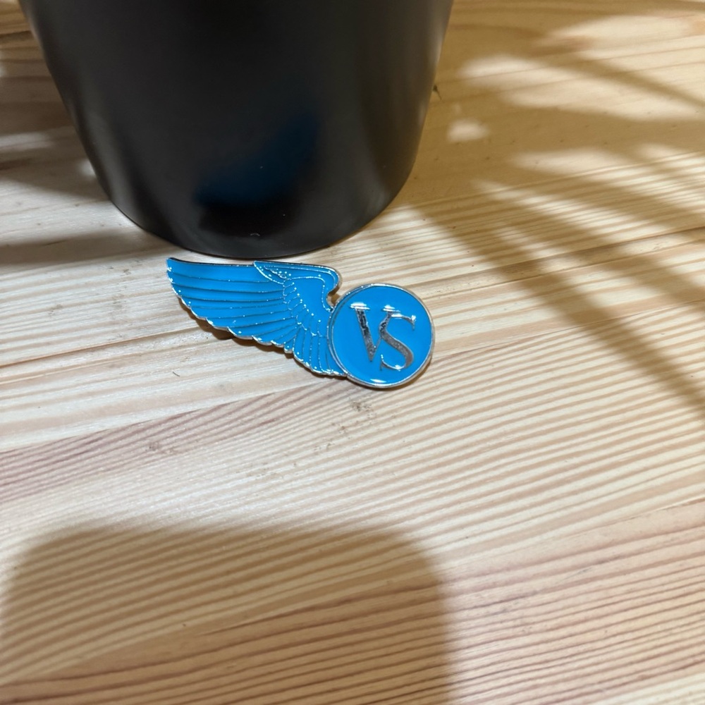 RARE!! 2007 Victoria's Secret Blue Winged VS Logo Pin